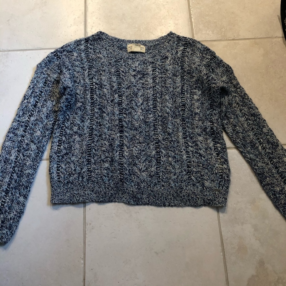 Cropped sweater! Size M. Never been worn.